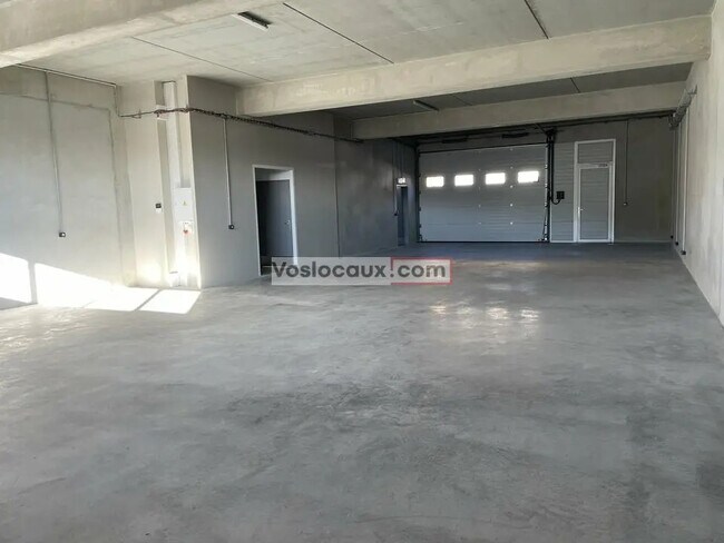 Plus de détails pour Local d'activités à louer