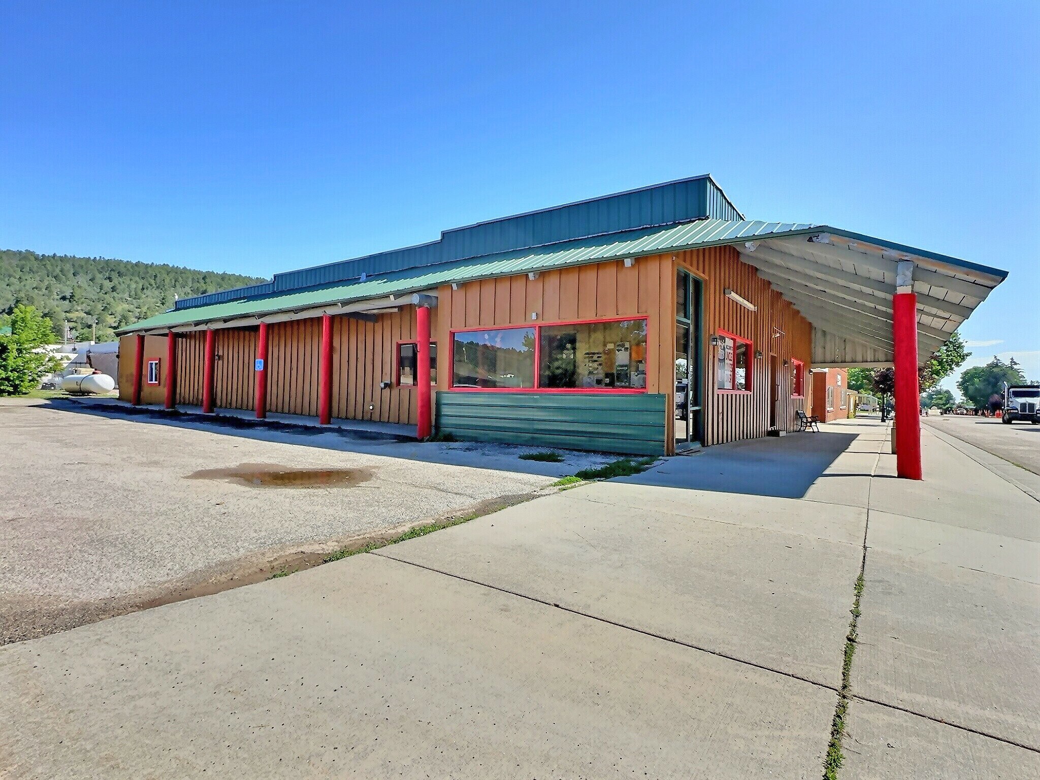 203 E Cleveland St, Sundance, WY à vendre Photo de l’immeuble– Image 1 sur 36