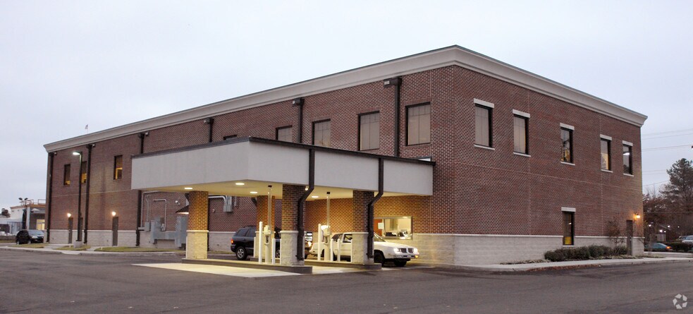 5299 Poplar Ave, Memphis, TN à louer - Photo de l’immeuble – Image 3 sur 9