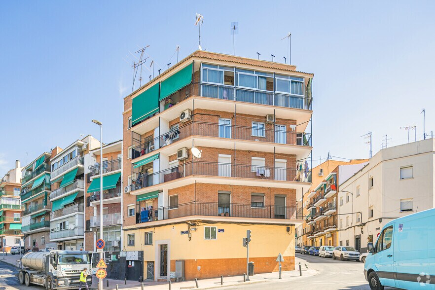 Immeuble residentiel dans Madrid, Madrid à vendre - Photo principale – Image 1 sur 1
