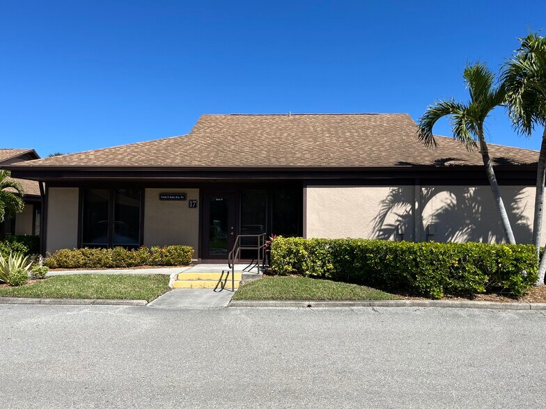 12734 Kenwood Ln, Fort Myers, FL à vendre - Photo de l’immeuble – Image 2 sur 9