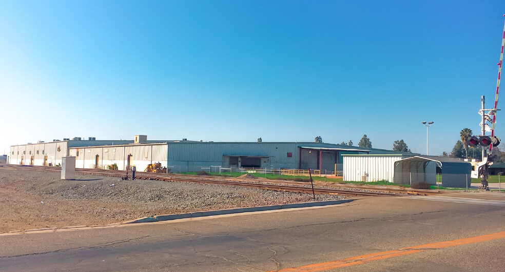 10555 Iona Ave, Hanford, CA à louer - Photo de l’immeuble – Image 1 sur 5