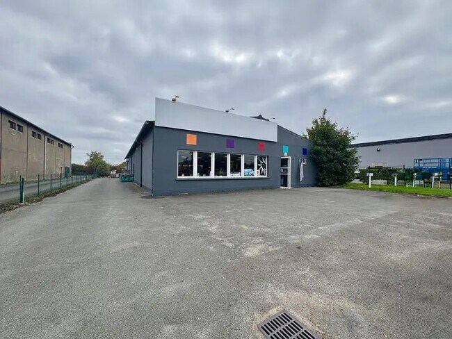 Plus de détails pour Rue Lavoisier, Ingré - Différents types d’espaces à louer