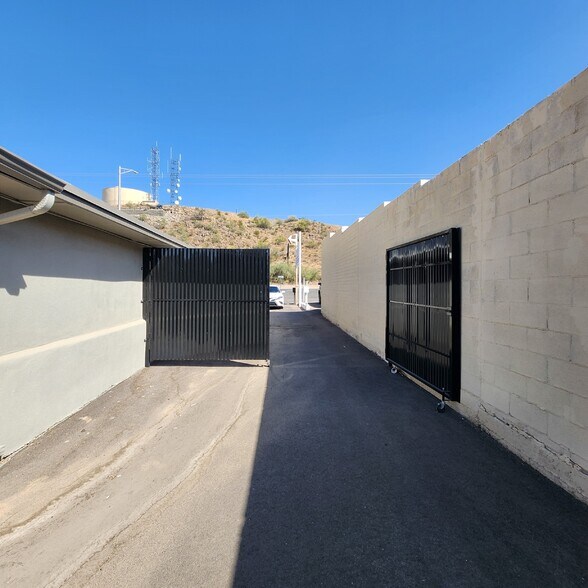 8227 E Apache Trl, Mesa, AZ à louer - Photo de l’immeuble – Image 2 sur 9