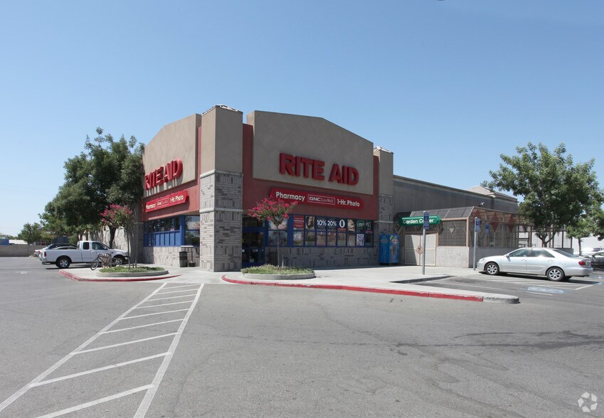 707 W Lacey Blvd, Hanford, CA à vendre - Photo principale – Image 1 sur 11