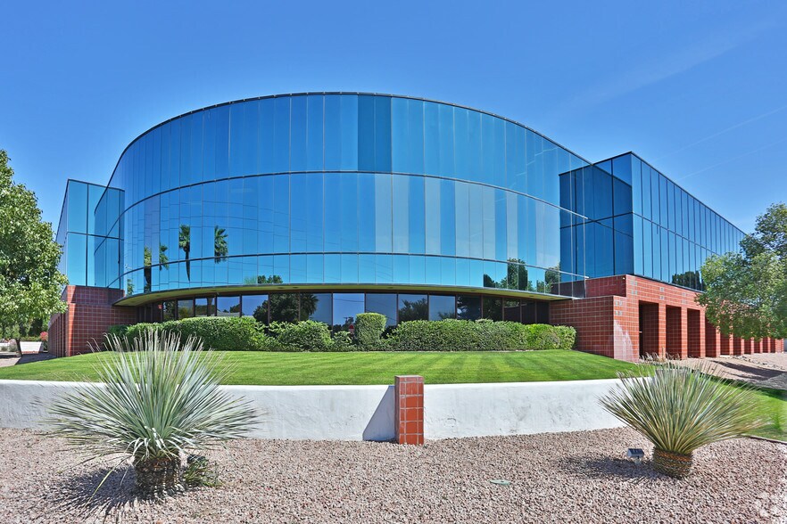 2601 E Thomas Rd, Phoenix, AZ à louer - Photo principale – Image 1 sur 7