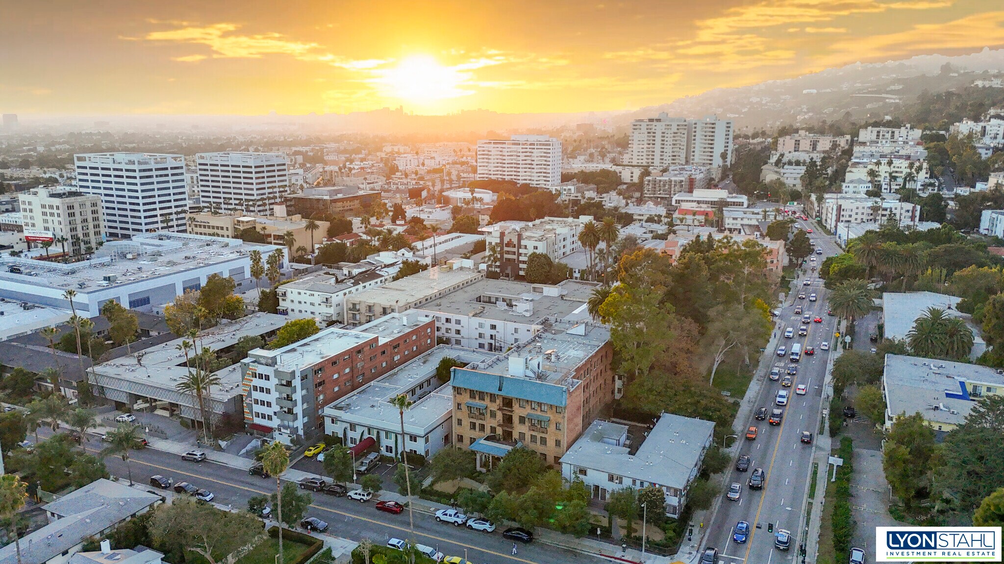 The Nirvana Hollywood Portfolio portefeuille de 3 biens à vendre sur LoopNet.fr Photo principale– Image 1 sur 66