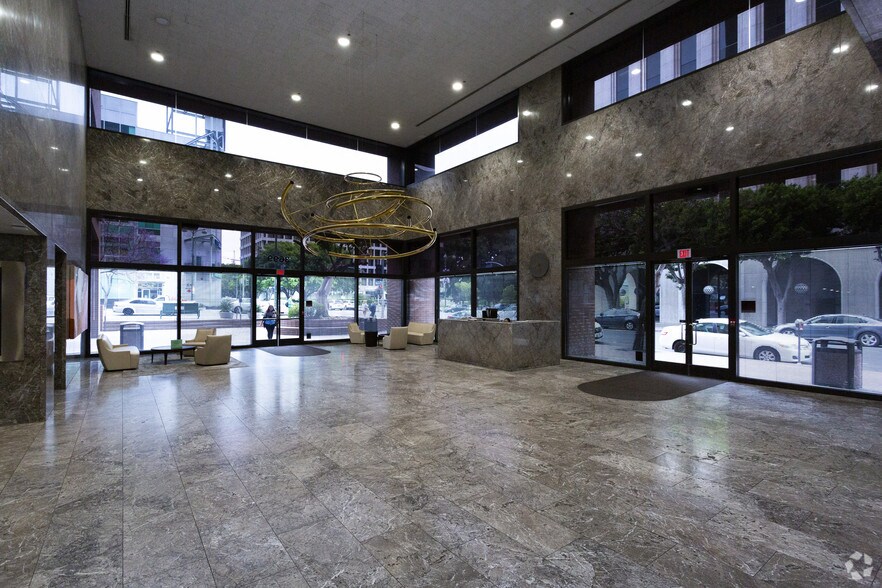3699 Wilshire Blvd, Los Angeles, CA à louer - Hall d’entrée – Image 3 sur 11