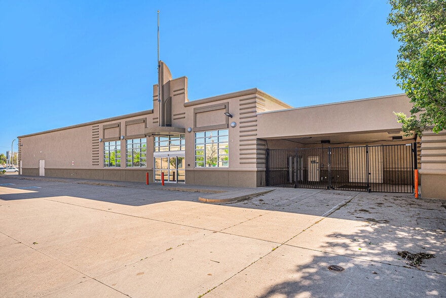 7950 W Colfax Ave, Lakewood, CO à louer - Photo de l’immeuble – Image 1 sur 11