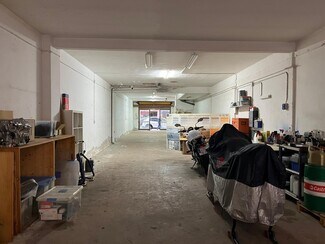 Plus de détails pour Local commercial à louer