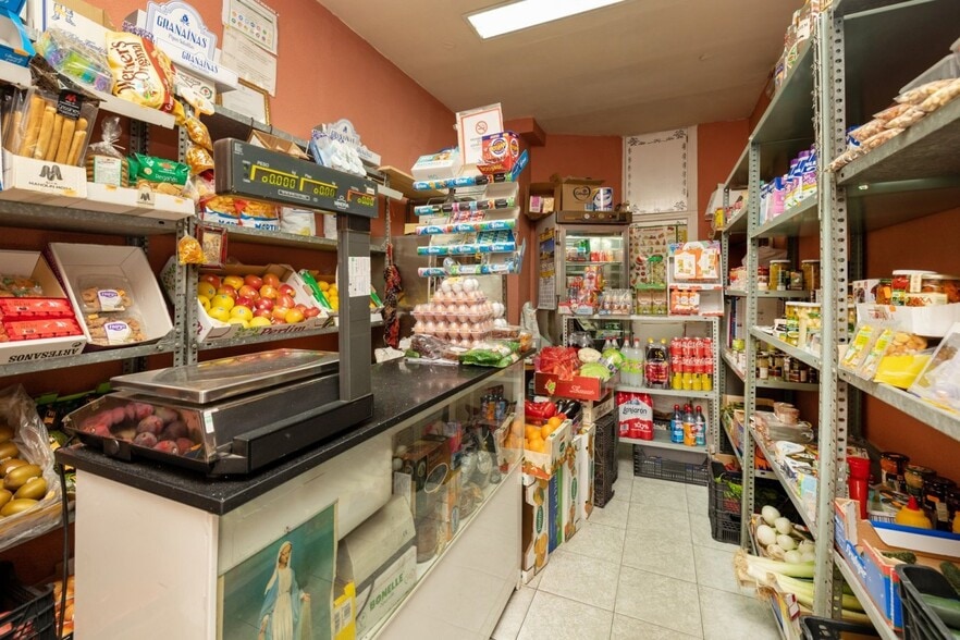 Local commercial dans Granada, Granada à vendre - Photo intérieure – Image 1 sur 19