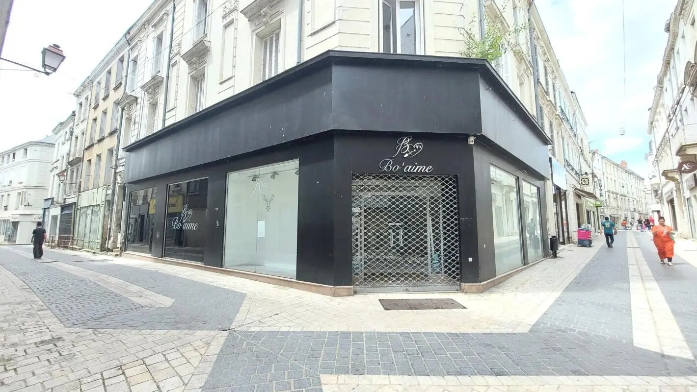 Local commercial dans Châtellerault à louer Photo de l’immeuble– Image 1 sur 6