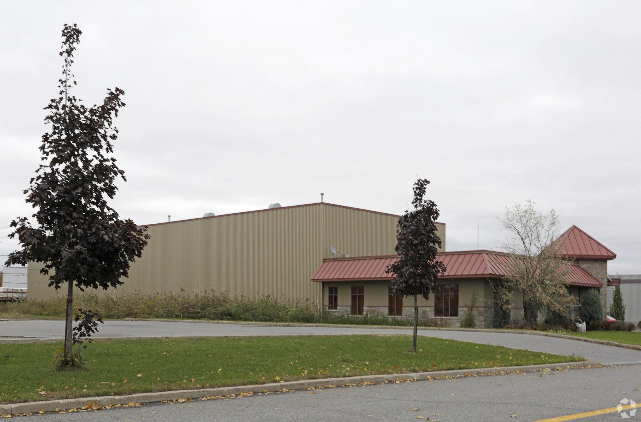 1100 Rue des Cascades, Châteauguay, QC à louer Photo principale– Image 1 sur 3