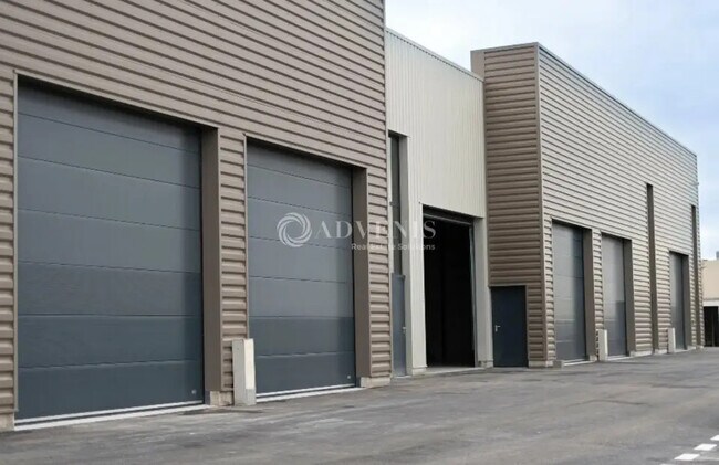 Plus de détails pour Local d’activités à vendre