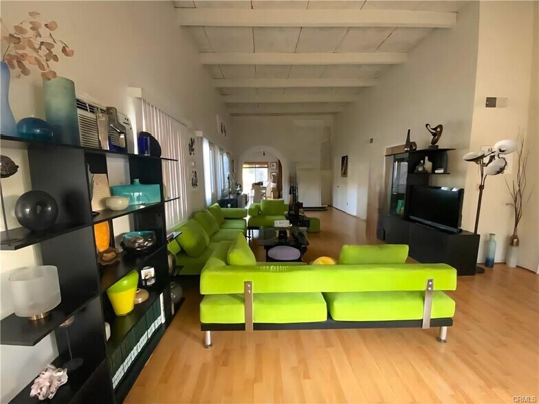 5665 Franklin Ave, Los Angeles, CA à vendre - Photo de l’immeuble – Image 3 sur 25