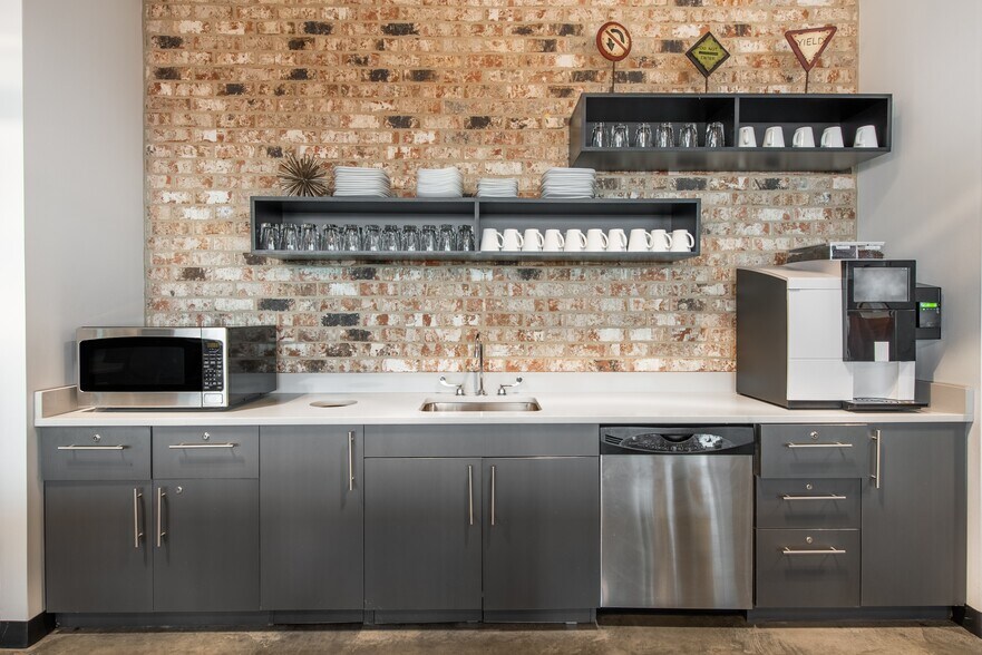 4242 Six Forks Rd, Raleigh, NC à louer - Photo intérieure – Image 3 sur 14