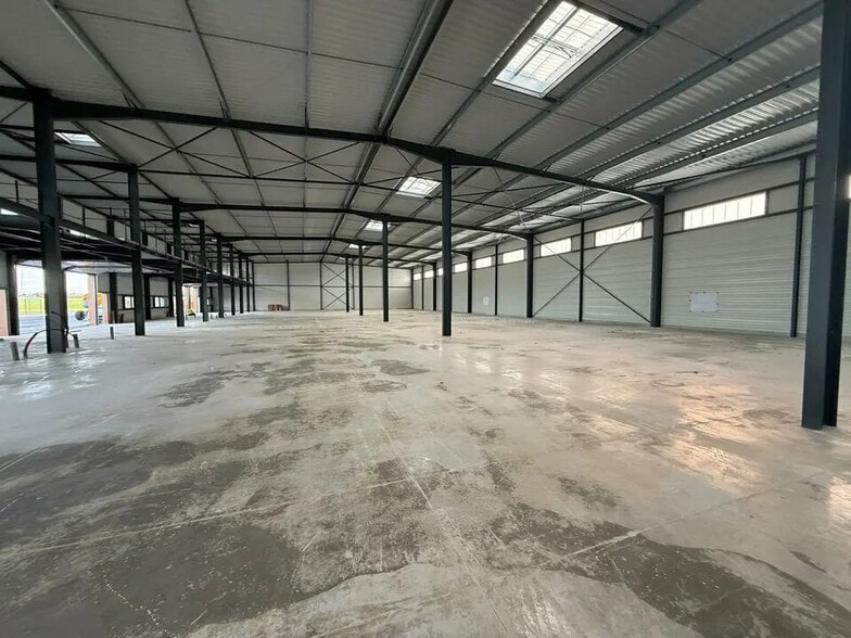 Local d’activités dans Viarmes à louer - Photo de l’immeuble – Image 3 sur 47