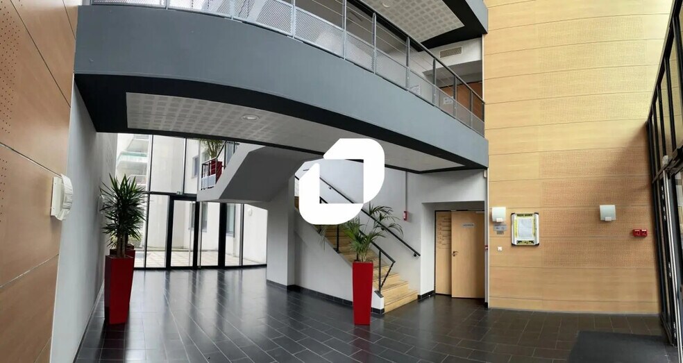 Bureau dans Reims à louer - Photo de l’immeuble – Image 3 sur 7