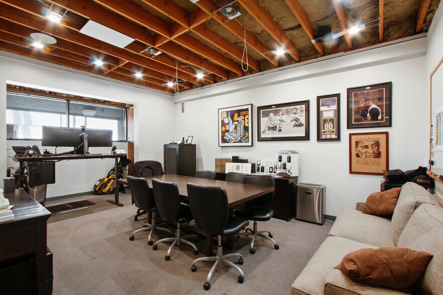 1627 Pontius Ave, Los Angeles, CA à vendre - Photo intérieure – Image 2 sur 19