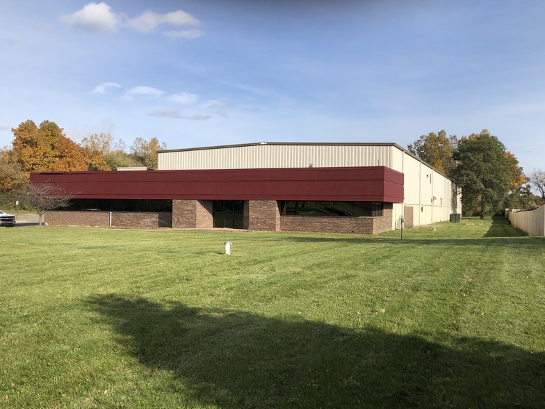 4600 Clawson Tank Dr, Clarkston, MI à louer - Photo de l’immeuble – Image 1 sur 15
