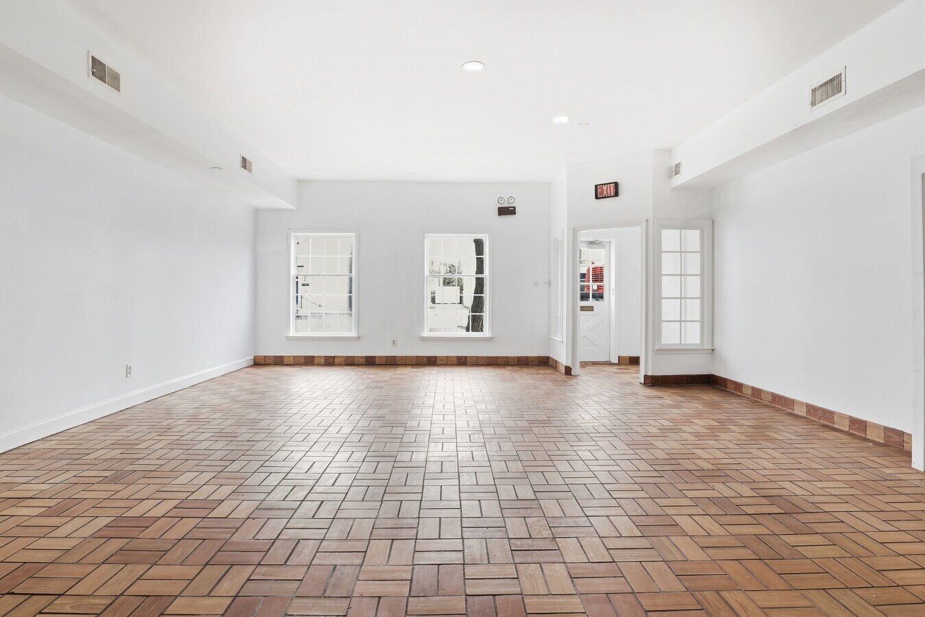 621-625 S Washington St, Alexandria, VA 22314 - Lot 623 - - Photo intérieure - Image 1 of 15
