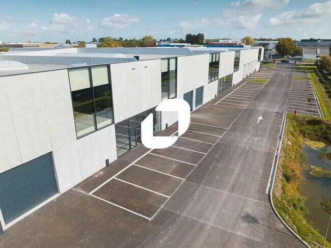 Plus de détails pour Bureau, Local d'activités à louer