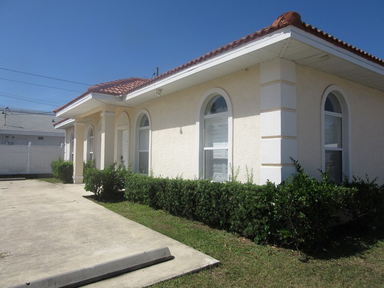 1614 S Ridgewood Ave, Daytona Beach, FL à louer - Photo de l’immeuble – Image 2 sur 7