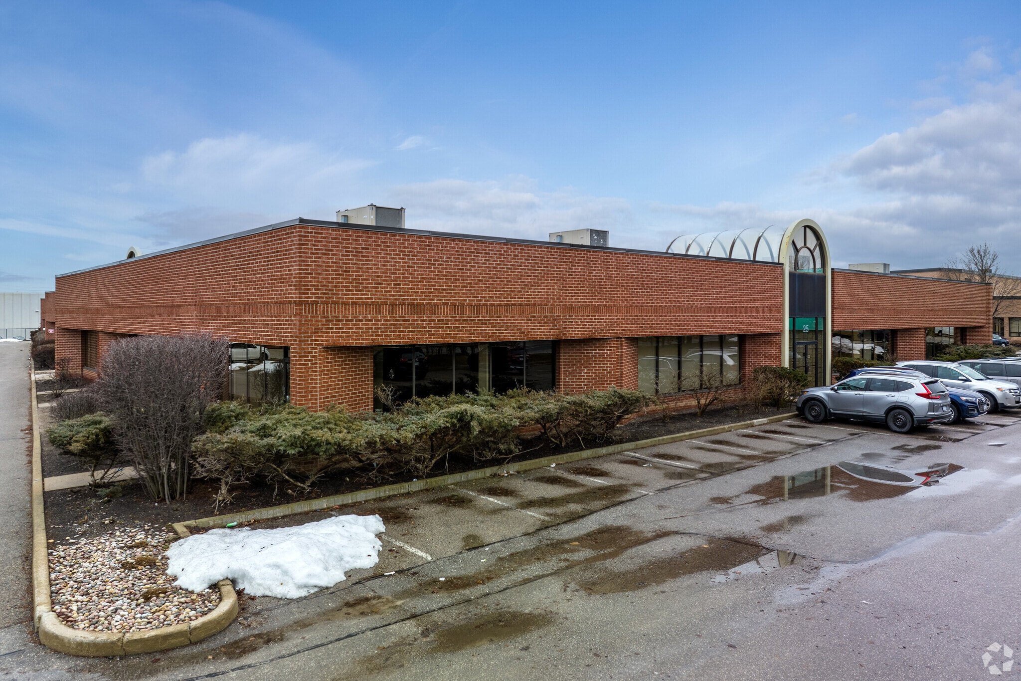 25 Valleywood Dr, Markham, ON à louer Photo principale– Image 1 sur 9