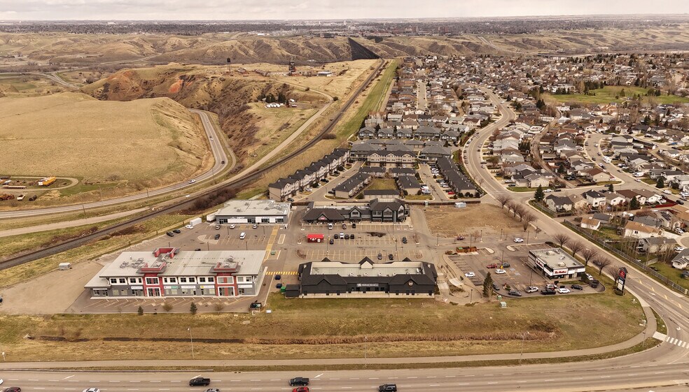 886 Heritage Blvd W, Lethbridge, AB à vendre - Photo de l’immeuble – Image 2 sur 6
