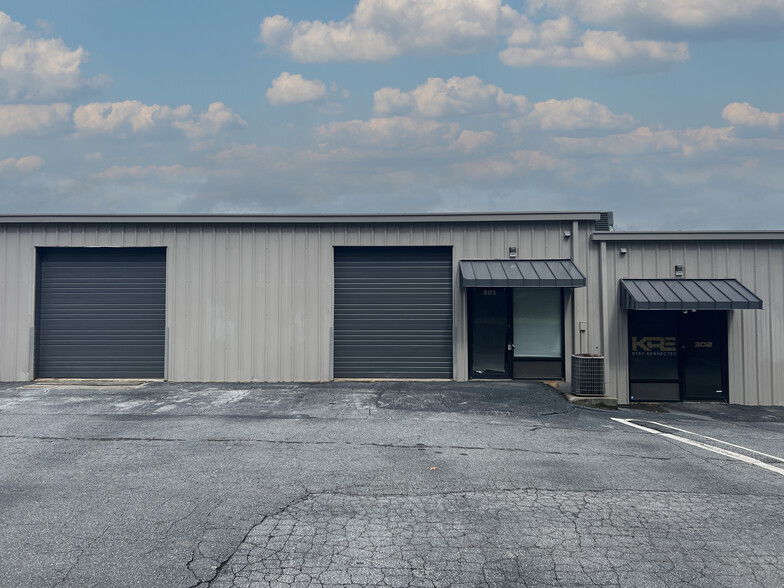 485 Buford Dr, Lawrenceville, GA à louer - Photo de l’immeuble – Image 2 sur 3