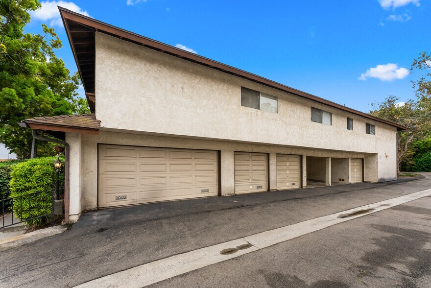 2139 Via Esmarca Via, Oceanside, CA à vendre - Photo de l’immeuble – Image 3 sur 19