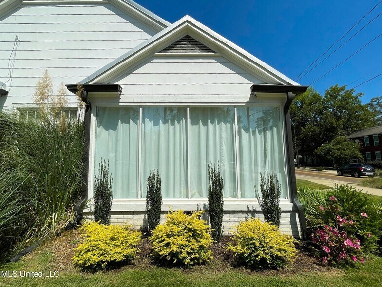 3413 N State St, Jackson, MS à vendre - Photo de l’immeuble – Image 3 sur 35