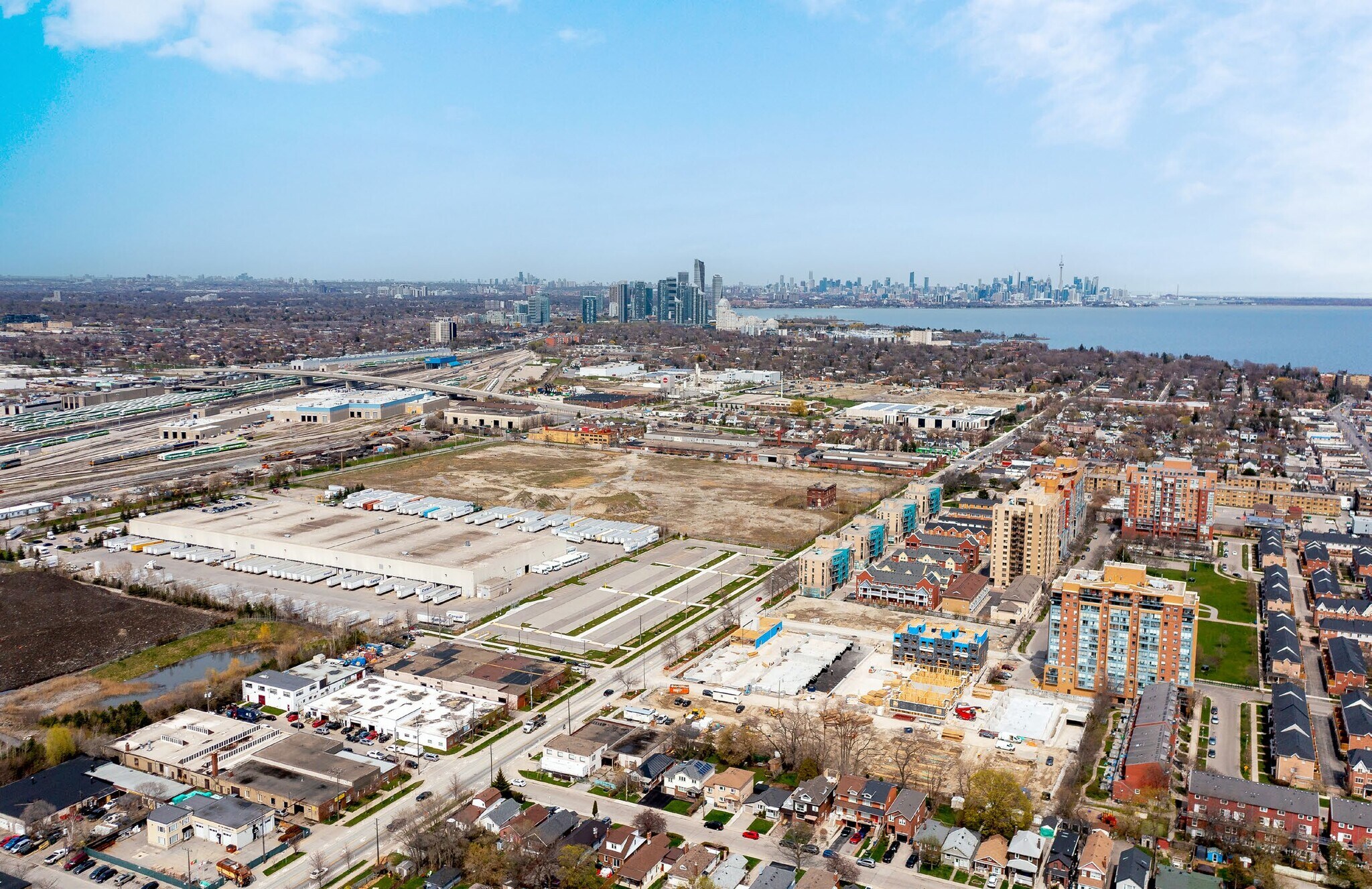 260 Eighth St, Toronto, ON à louer Photo de l’immeuble– Image 1 sur 4