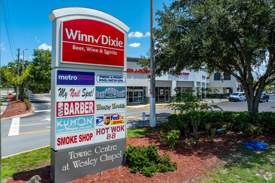 27327-27424 Wesley Chapel Blvd, Wesley Chapel, FL à louer - Photo de l’immeuble – Image 2 sur 6