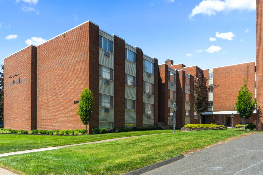 5 Highland St, West Hartford, CT à vendre - Photo de l’immeuble – Image 2 sur 23