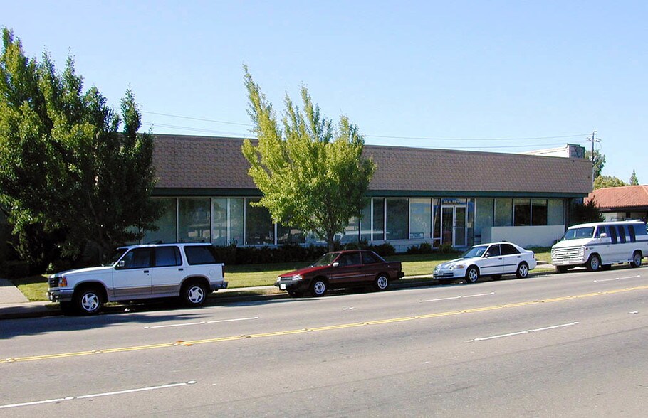 1350 W Robinhood Dr, Stockton, CA à vendre - Photo de l’immeuble – Image 2 sur 13