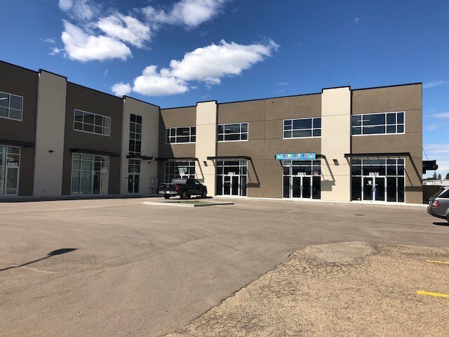 6950-6970 76 Av NW, Edmonton, AB à louer - Photo de l’immeuble – Image 3 sur 7