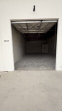 1715-1753 E Borchard Ave, Santa Ana, CA à louer - Vidéo sur l’annonce professionnelle 