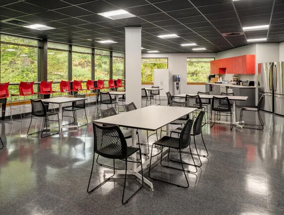 35 Parkwood Dr, Hopkinton, MA à louer Photo intérieure– Image 1 sur 6