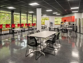 35 Parkwood Dr, Hopkinton, MA à louer Photo intérieure– Image 1 sur 6