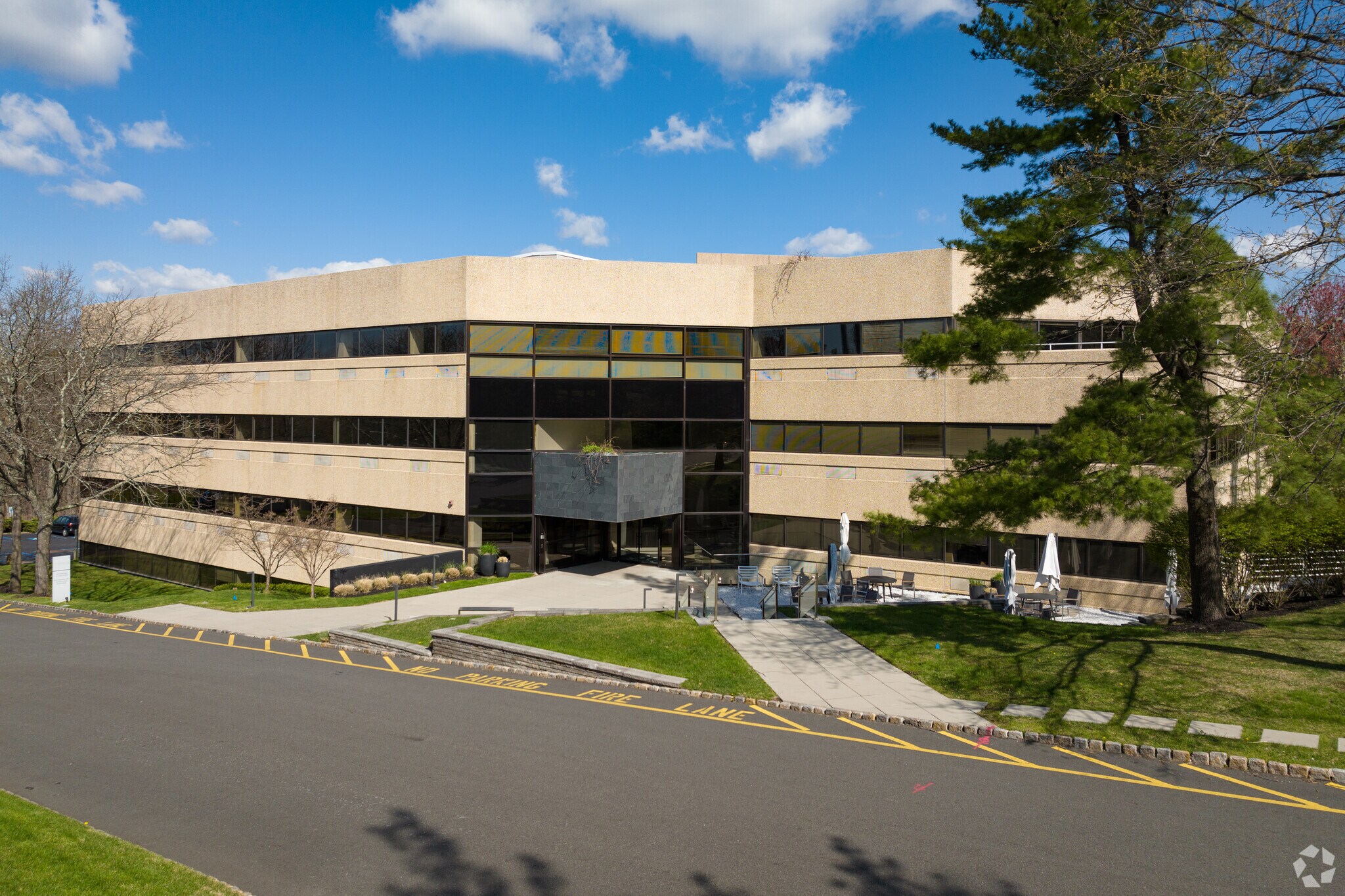 300 Executive Dr, West Orange, NJ à vendre Photo principale– Image 1 sur 17