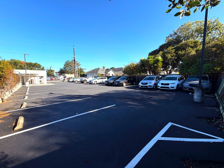 1178 Del Monte Ave, Monterey, CA à vendre - Photo de l’immeuble – Image 3 sur 9