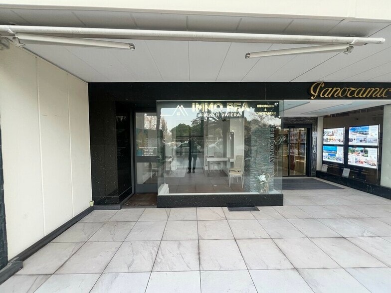 94 Boulevard De La Croisette, Cannes à louer - Photo de l’immeuble – Image 1 sur 13
