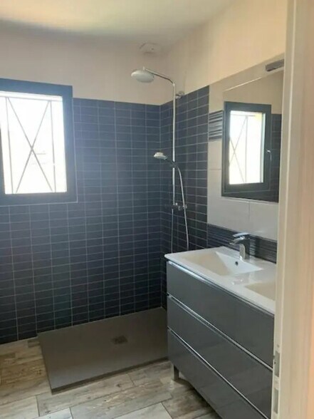 Bureau dans Le Pontet à vendre - Photo de l’immeuble – Image 3 sur 11