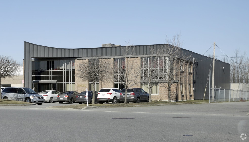 5430 Rue J.-A.-Bombardier, Longueuil, QC à louer - Photo principale – Image 1 sur 3