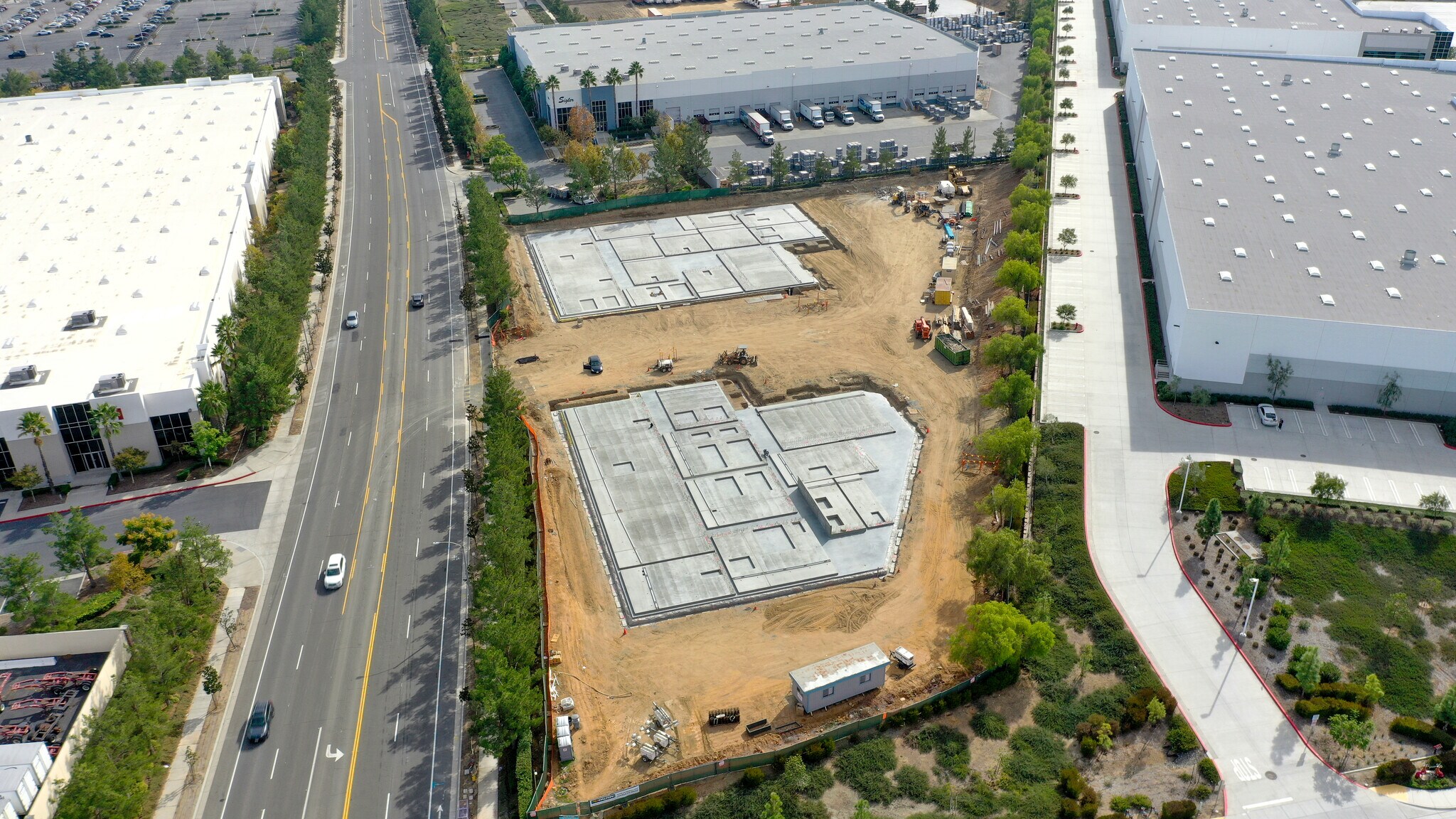 14645 Meridian Pky, March Air Reserve Base, CA à vendre Photo de l’immeuble– Image 1 sur 4