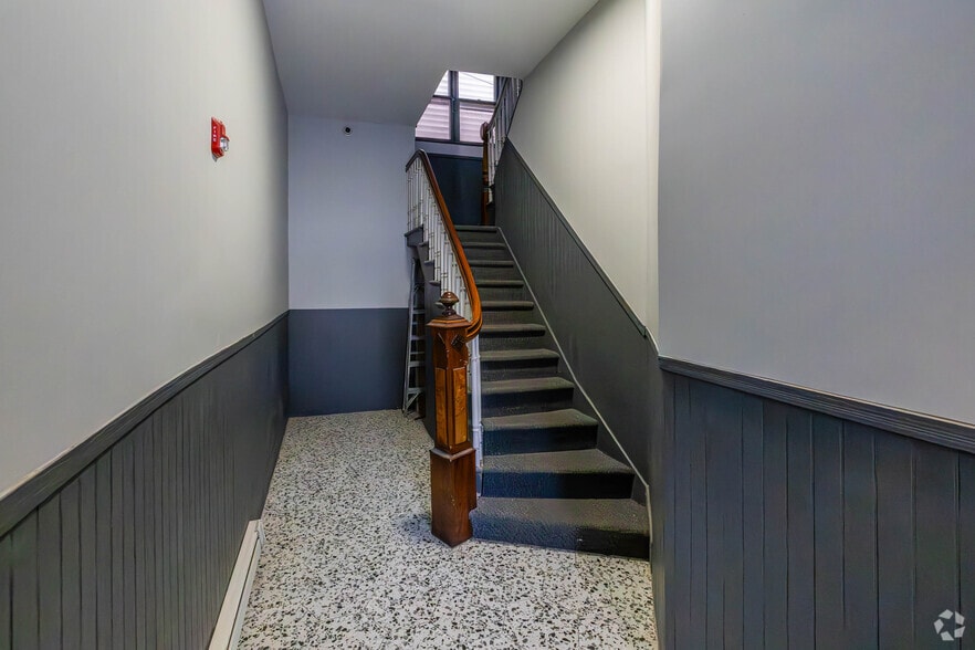 1074 Summit Ave, Jersey City, NJ à vendre - Photo intérieure – Image 3 sur 28