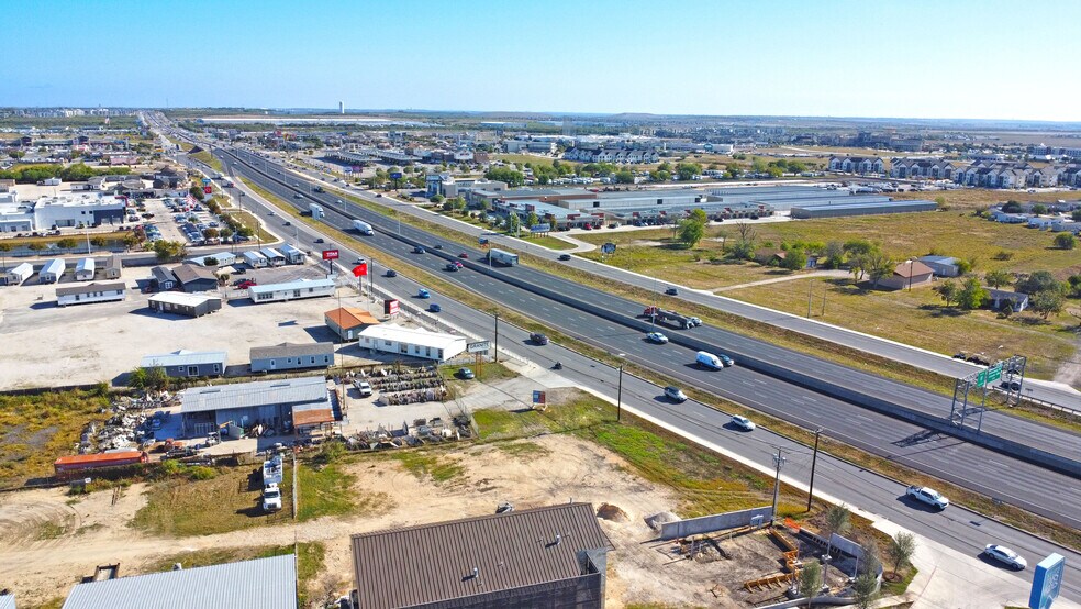 2050 N IH-35, New Braunfels, TX à vendre - Photo de l’immeuble – Image 3 sur 15