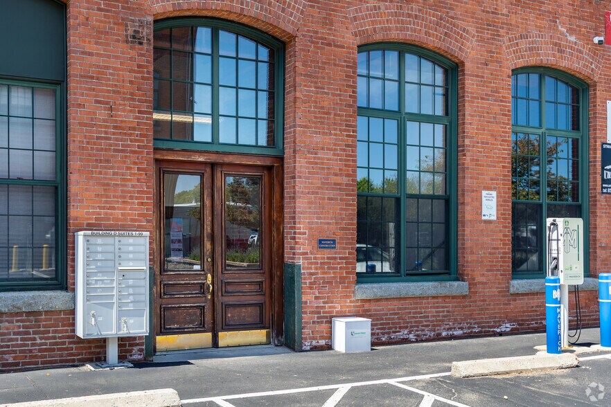 1 Westinghouse Plz, Hyde Park, MA à louer - Photo de l’immeuble – Image 2 sur 5