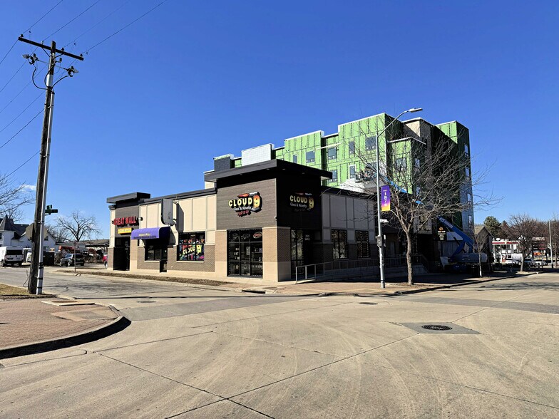 2125 College St, Cedar Falls, IA à louer - Photo de l’immeuble – Image 2 sur 5